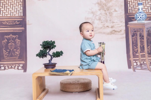 嵊州宝宝眼睛肿是什么原因